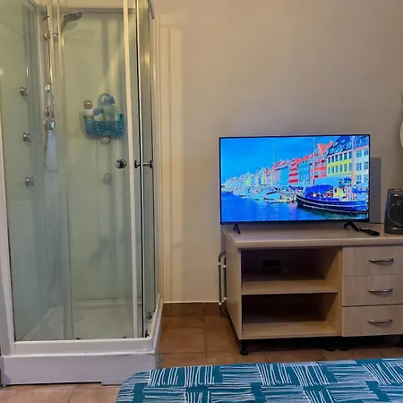 Right In The Center Apartman *