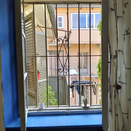 Right In The Center *