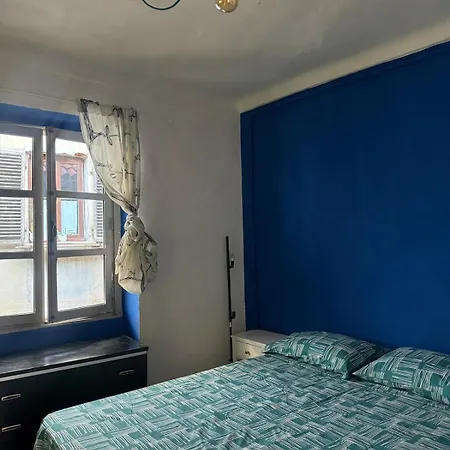 Daire Right In The Center *